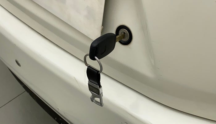 2012 Honda City 1.5L I-VTEC V AT, Petrol, Automatic, 89,411 km, Lock system - Boot door not opening through lever