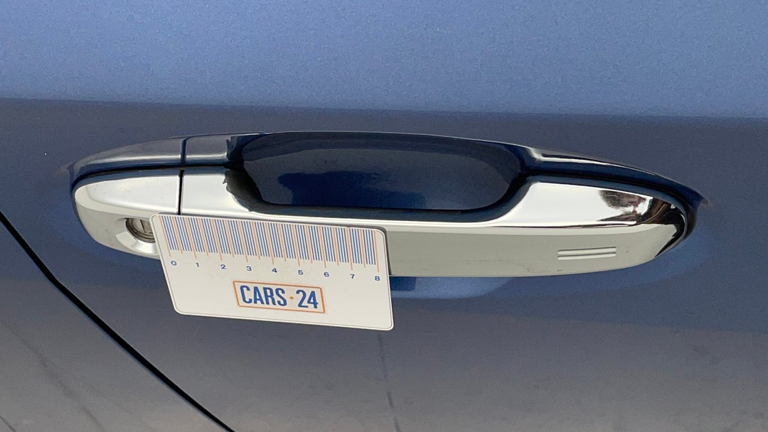 2017 Subaru Impreza 2.0i-s (awd), Automatic, 47781 km, Door Handles Front RHS Chip