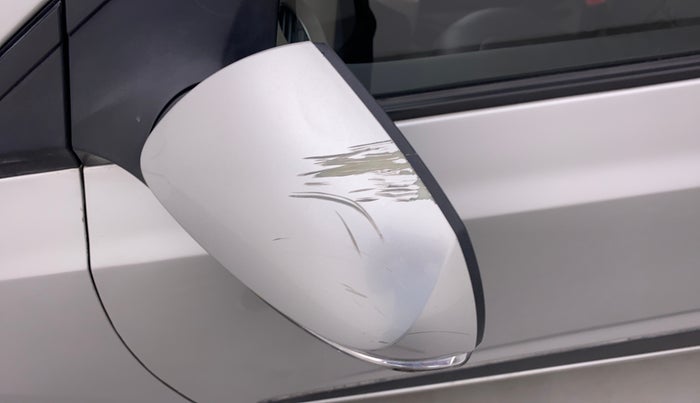 2017 Hyundai Grand i10 Sportz1.2 CRDI, Diesel, Manual, 68,845 km, Left rear-view mirror - Minor scratches