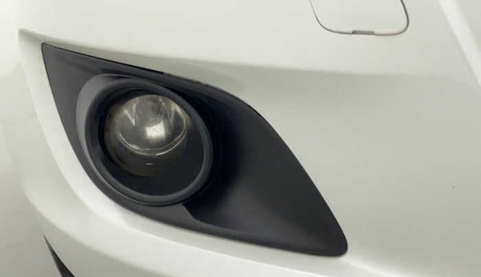 2012 Maruti Swift VDI, Diesel, Manual, 84,694 km, Right fog light - Not fixed properly