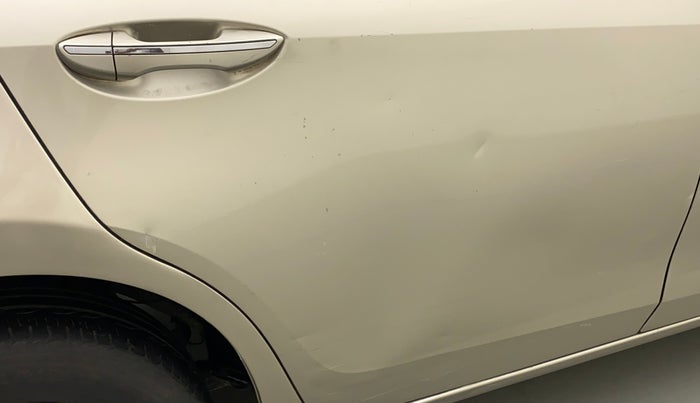 2015 Toyota Corolla Altis G CVT PETROL, Petrol, Automatic, 63,857 km, Right rear door - Minor scratches