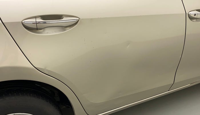 2015 Toyota Corolla Altis G CVT PETROL, Petrol, Automatic, 63,857 km, Right rear door - Slightly dented