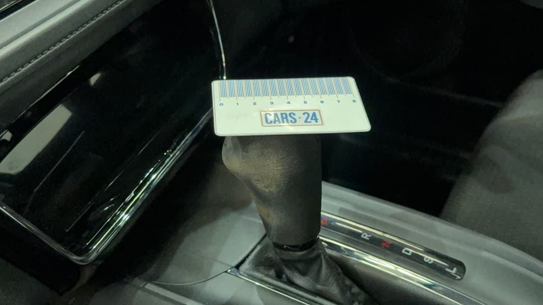 2019 Honda HR-V Vti, Automatic, 57250 km, Gear Lever Knob Stain