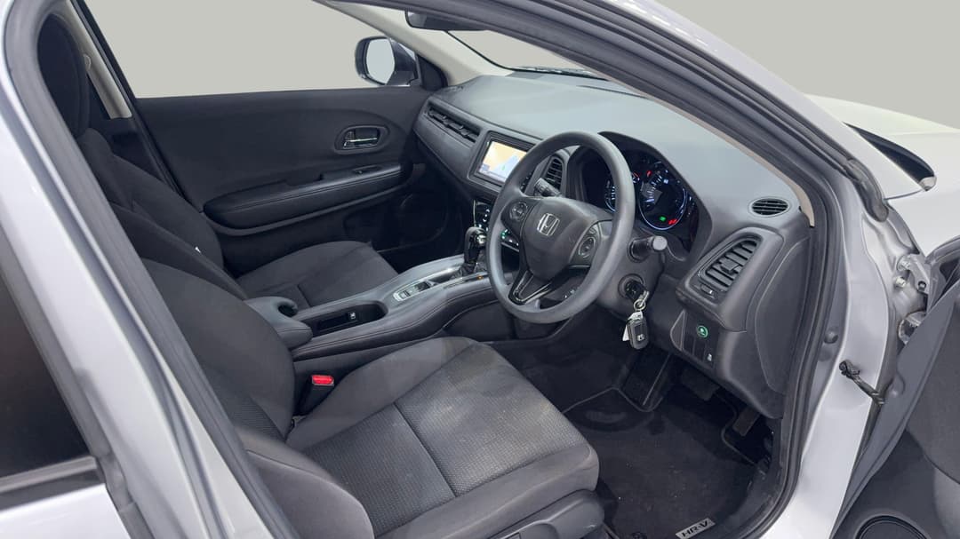 2019 Honda HR-V Vti, Automatic, 57250 km, Right Side Front Door Cabin View