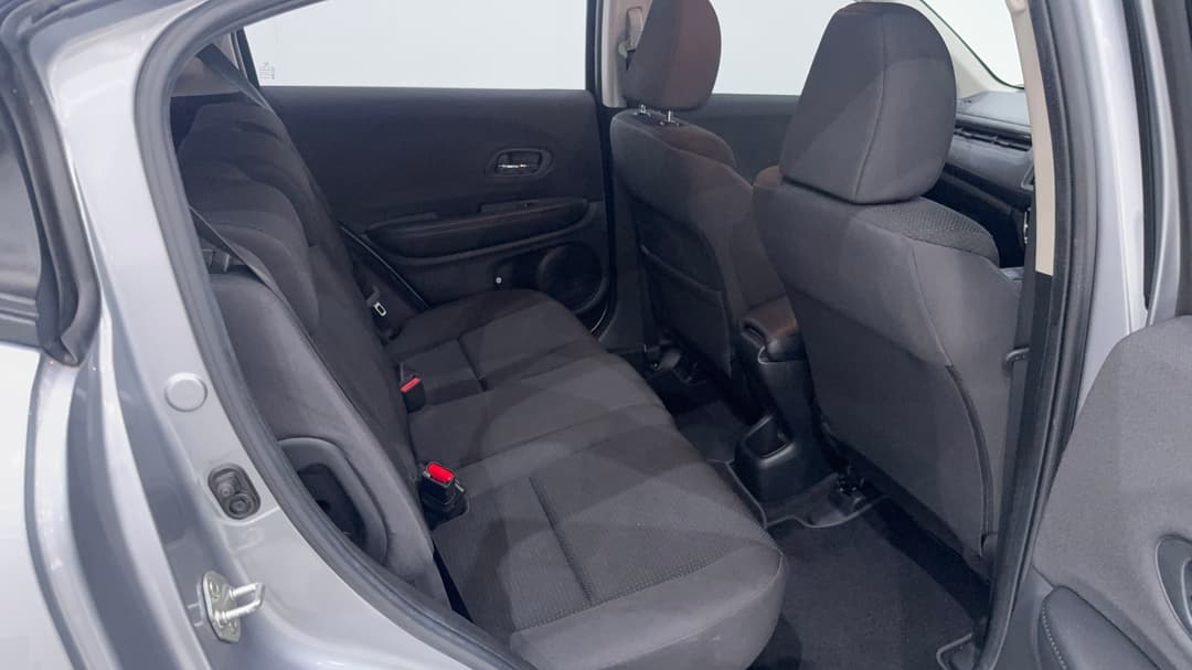 2019 Honda HR-V Vti, Automatic, 57250 km, Right Side Rear Door Cabin View