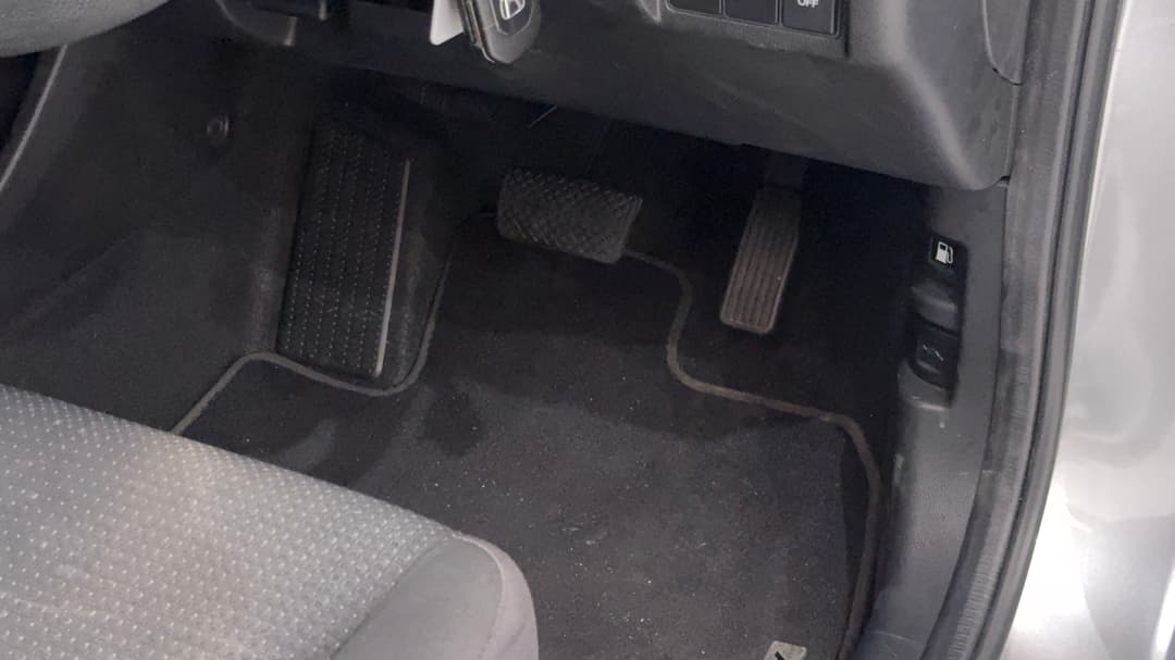 2019 Honda HR-V Vti, Automatic, 57250 km, Pedals and Footmat
