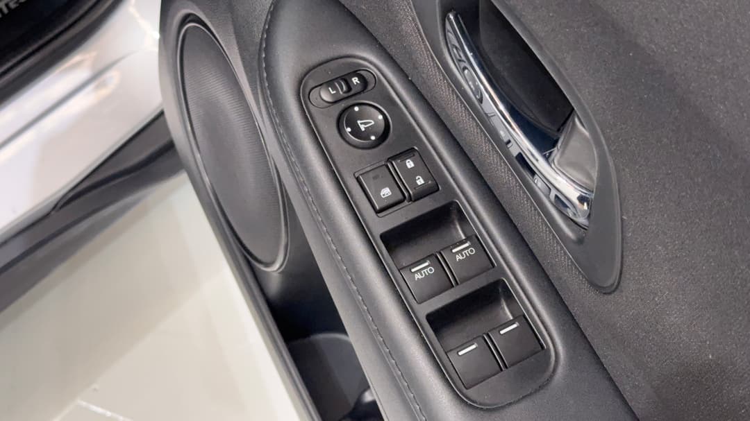 2019 Honda HR-V Vti, Automatic, 57250 km, Drivers Side Door Panel Controls