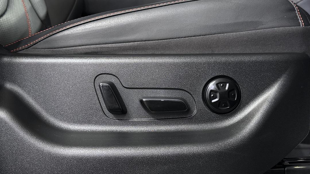 2025 Byd Shark 6 Dual Motor Premium, Automatic, 19659 km, Drivers Side Adjustment Panel