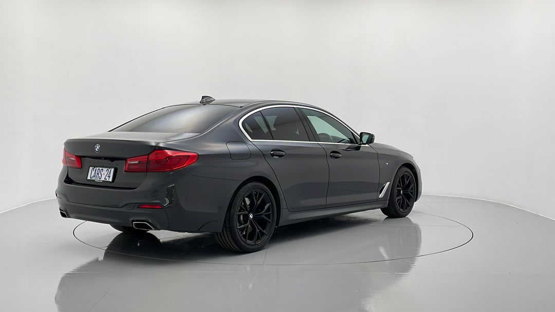 Right Back Diagonal (45- Degree) View