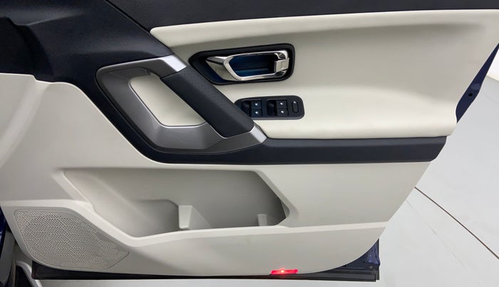 2021 Tata Safari XZ+ 2.0 KRYOTEC, Diesel, Manual, 12,638 km, Driver Side Door Panels Control