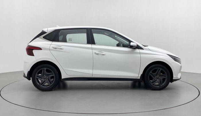 2020 Hyundai NEW I20 SPORTZ 1.2 MT, Petrol, Manual, 26,055 km, Right Side View