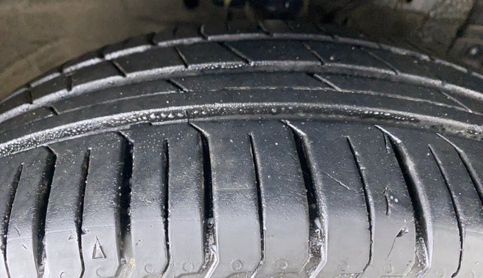 2016 Maruti Ertiga VXI, Petrol, Manual, 58,527 km, Right Front Tyre Tread