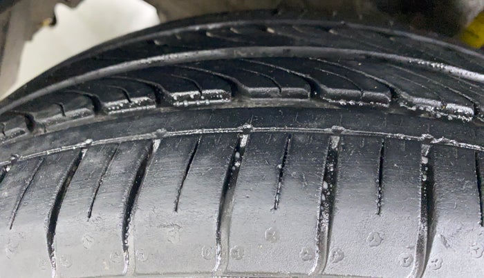 2016 Maruti Ertiga VXI, Petrol, Manual, 58,527 km, Left Front Tyre Tread