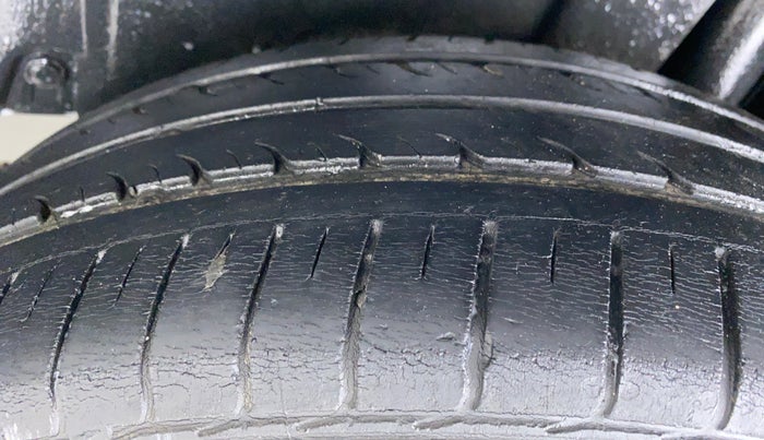 2016 Maruti Ertiga VXI, Petrol, Manual, 58,527 km, Left Rear Tyre Tread
