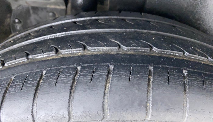 2016 Maruti Ertiga VXI, Petrol, Manual, 58,527 km, Right Rear Tyre Tread