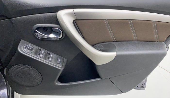 2020 Renault Duster RXZ, Petrol, Manual, 28,759 km, Driver Side Door Panels Control