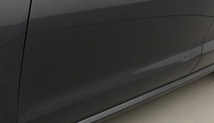 2016 Volkswagen Polo COMFORTLINE 1.2L, Petrol, Manual, 92,915 km, Front passenger door - Minor scratches