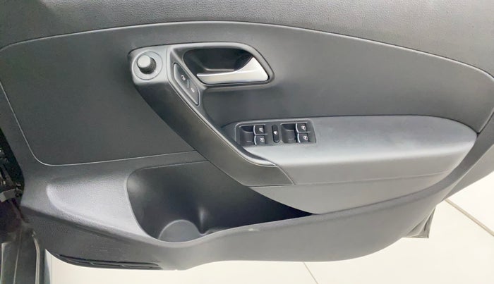 2016 Volkswagen Polo COMFORTLINE 1.2L, Petrol, Manual, 92,915 km, Driver Side Door Panels Control