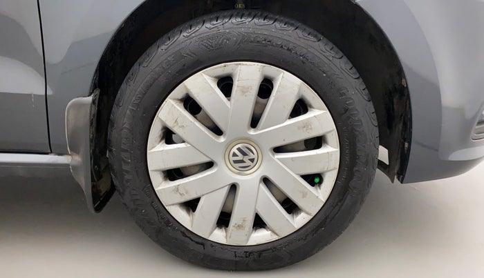 2016 Volkswagen Polo COMFORTLINE 1.2L, Petrol, Manual, 92,915 km, Right Front Wheel