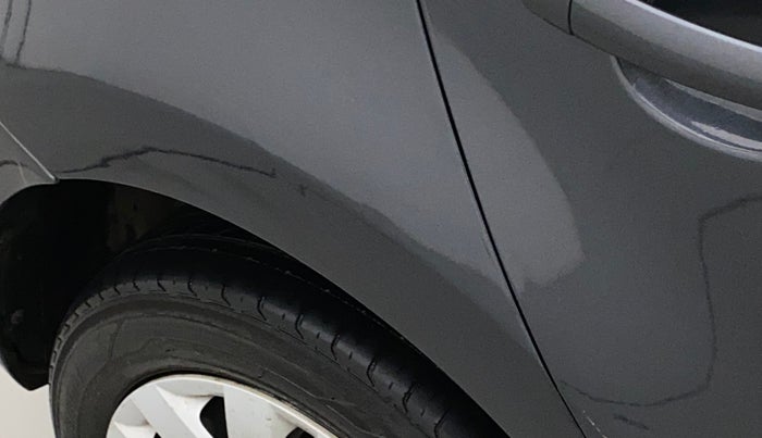 2016 Volkswagen Polo COMFORTLINE 1.2L, Petrol, Manual, 92,915 km, Right quarter panel - Paint has minor damage