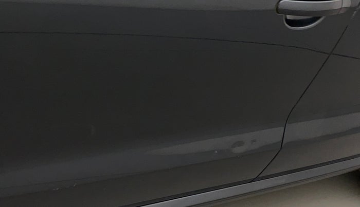 2016 Volkswagen Polo COMFORTLINE 1.2L, Petrol, Manual, 92,915 km, Front passenger door - Slightly dented