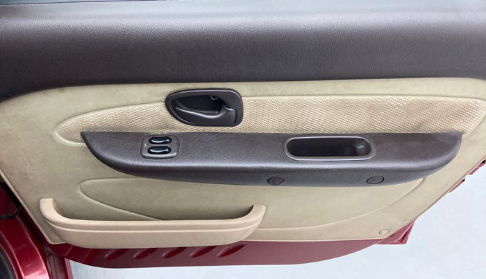2010 Hyundai Santro Xing GLS, Petrol, Manual, 54,440 km, Driver Side Door Panels Controls