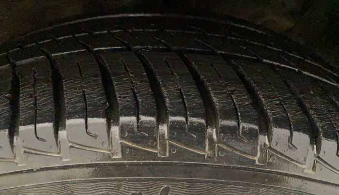 2017 Hyundai Creta E PLUS 1.6 PETROL, Petrol, Manual, 60,658 km, Left Rear Tyre Tread