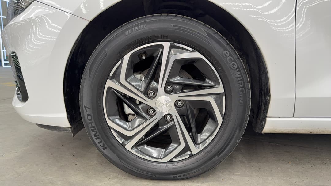 2023 Hyundai i30 i30, Automatic, 26569 km, Left Front Wheel