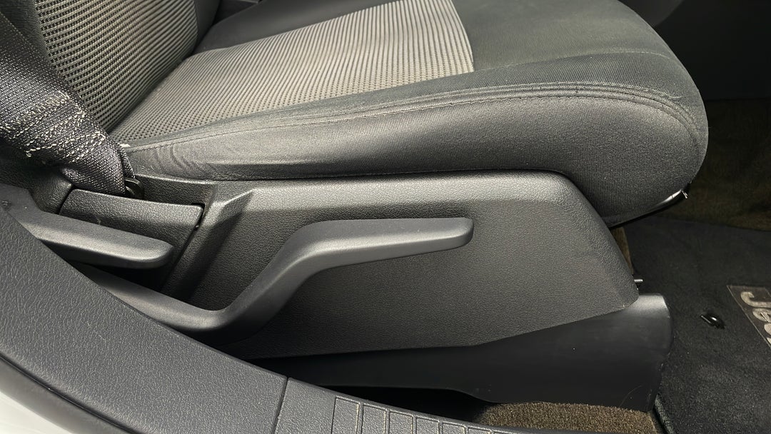 2013 Jeep Patriot Sport (4x2), Manual, 110457 km, Drivers Side Adjustment Panel