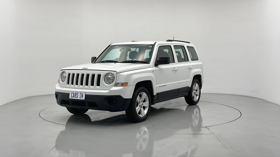 2013 Jeep Patriot Sport (4x2), Manual, 110457 km, Left Front Diagonal (45- Degree) View