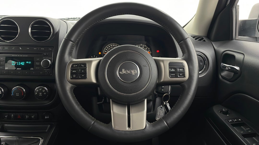 2013 Jeep Patriot Sport (4x2), Manual, 110457 km, Steering Wheel Close-up