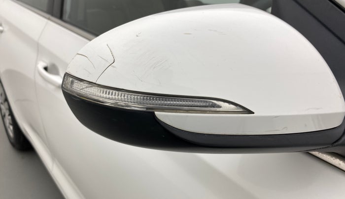 2018 Hyundai Verna 1.4 EX PETROL, Petrol, Manual, 28,388 km, Right rear-view mirror - Indicator light has minor damage
