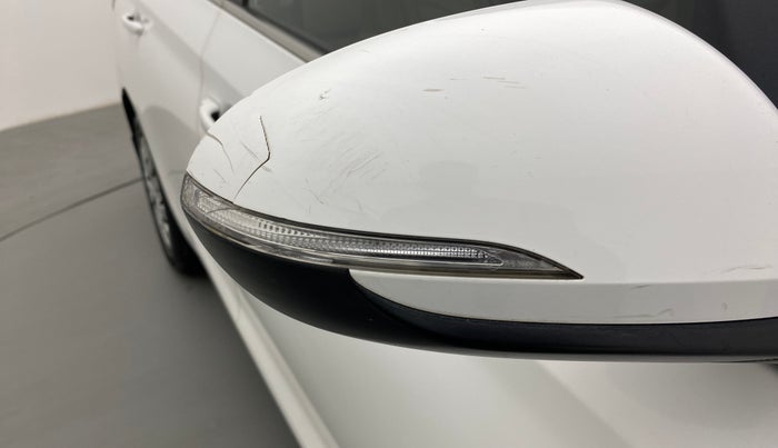 2018 Hyundai Verna 1.4 EX PETROL, Petrol, Manual, 28,388 km, Right rear-view mirror - Cover has minor damage