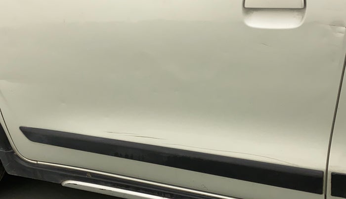 2019 Maruti New Wagon-R VXI (O) 1.0, Petrol, Manual, 5,415 km, Front passenger door - Minor scratches