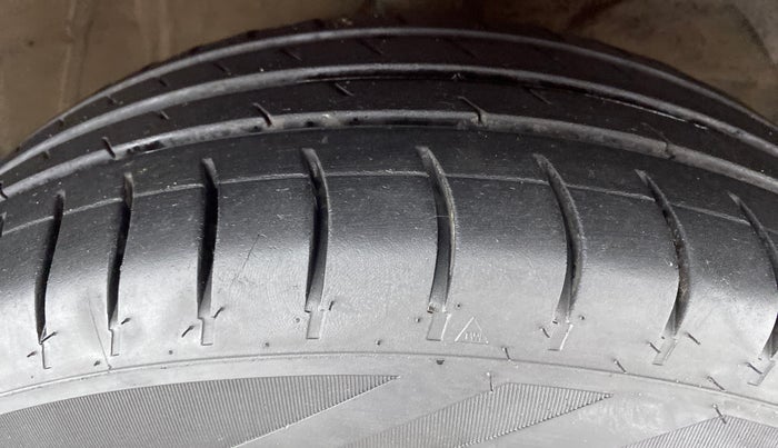 2019 Maruti Swift VDI, Diesel, Manual, 85,019 km, Right Front Tyre Tread
