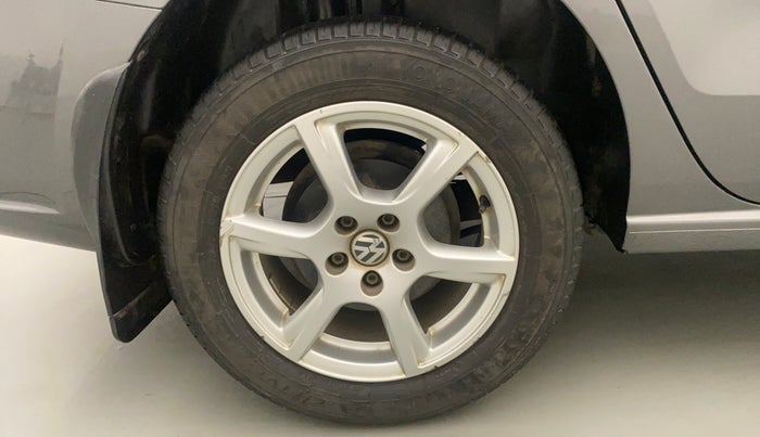 2013 Volkswagen Vento HIGHLINE PETROL AT, Petrol, Automatic, 69,996 km, Right Rear Wheel