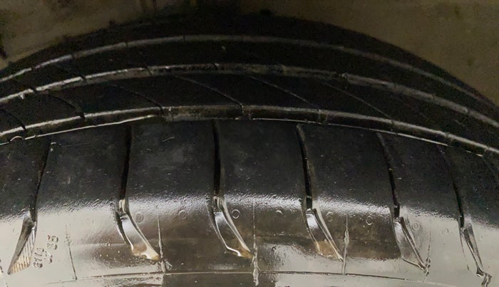 2018 Maruti Ciaz ALPHA 1.5 SHVS PETROL, Petrol, Manual, 75,831 km, Left Front Tyre Tread