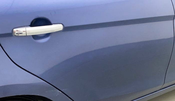 2018 Maruti Ciaz ALPHA 1.5 SHVS PETROL, Petrol, Manual, 75,831 km, Right rear door - Minor scratches