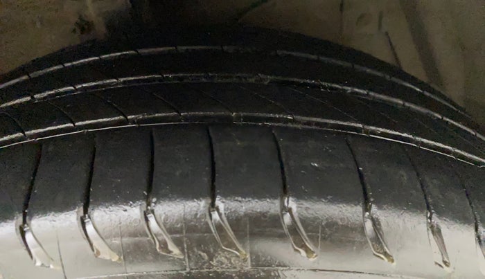 2018 Maruti Ciaz ALPHA 1.5 SHVS PETROL, Petrol, Manual, 75,831 km, Right Front Tyre Tread