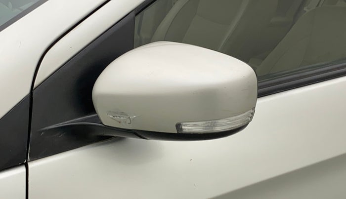 2017 Maruti Ciaz ZXI AT, Petrol, Automatic, 1,02,302 km, Left rear-view mirror - Cover has minor damage