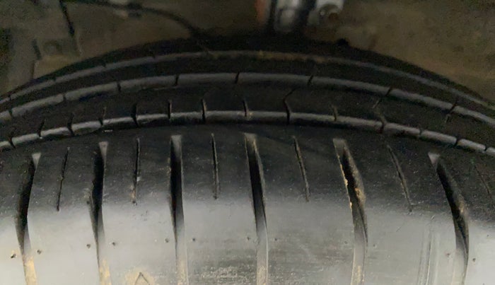 2017 Maruti Ciaz ZXI AT, Petrol, Automatic, 1,02,302 km, Left Front Tyre Tread