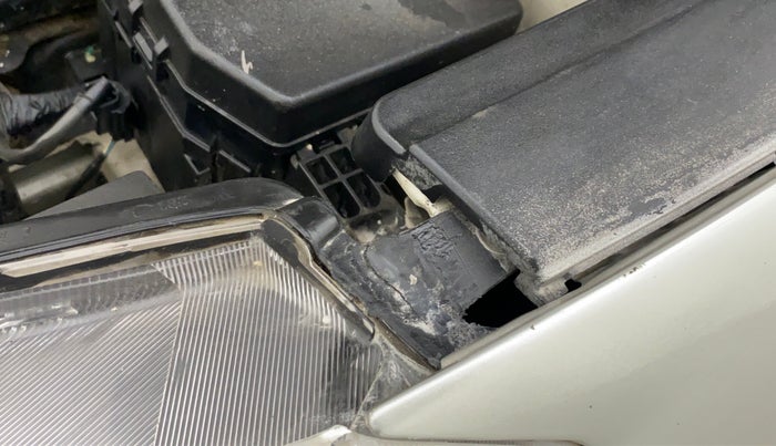 2017 Maruti Ciaz ZXI AT, Petrol, Automatic, 1,02,302 km, Left headlight - Clamp has minor damage