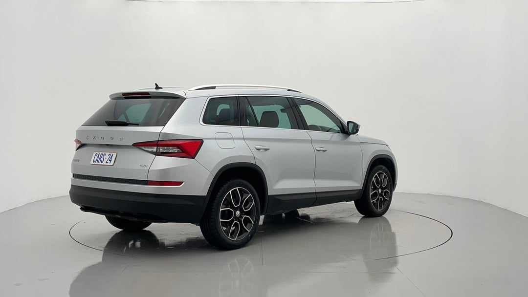 Right Back Diagonal (45- Degree) View