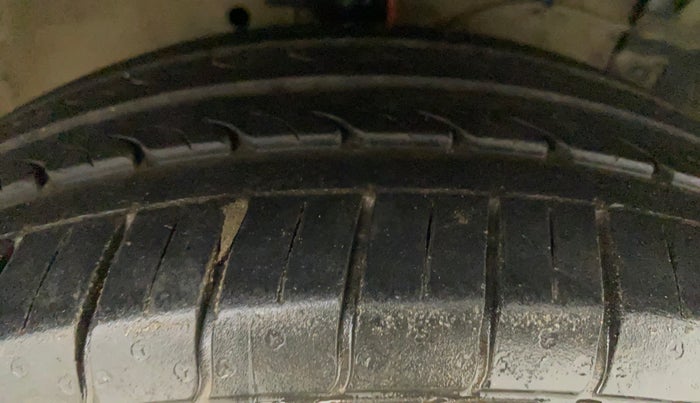 2015 Maruti Ciaz ZXI, Petrol, Manual, 48,211 km, Right Front Tyre Tread