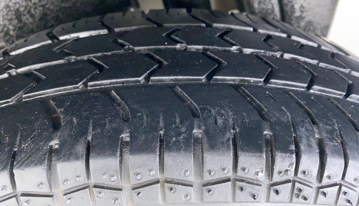 2015 Maruti Swift Dzire LXI OPT, Petrol, Manual, 52,325 km, Left Rear Tyre Tread