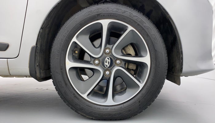 2017 Hyundai Grand i10 SPORTZ (O) 1.2 AT VTVT, Petrol, Automatic, 25,998 km, Right Front Wheel