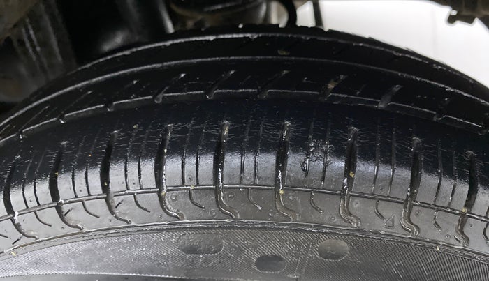 2017 Maruti Alto 800 VXI, Petrol, Manual, 27,895 km, Left Rear Tyre Tread