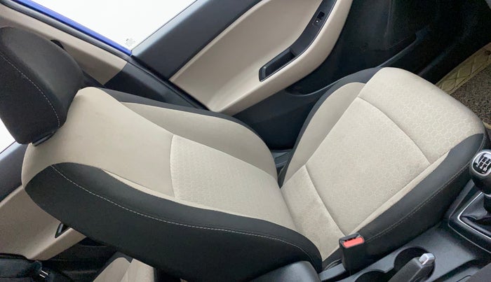 2015 Hyundai Elite i20 ASTA 1.2, Petrol, Manual, 54,154 km, Front left seat (passenger seat) - Cover slightly stained
