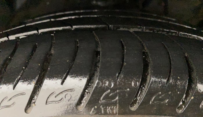 2021 Mahindra XUV300 W8 (O) 1.2 PETROL, Petrol, Manual, 19,034 km, Right Front Tyre Tread