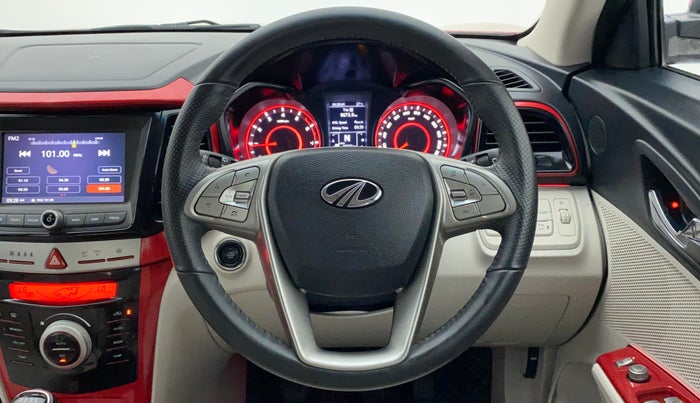 2021 Mahindra XUV300 W8 (O) 1.2 PETROL, Petrol, Manual, 19,034 km, Steering Wheel Close Up